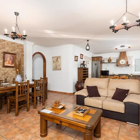 Cecilia Large Private Pool Ac Wifi فيلة مارو