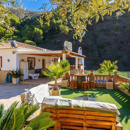 Cecilia Large Private Pool Ac Wifi