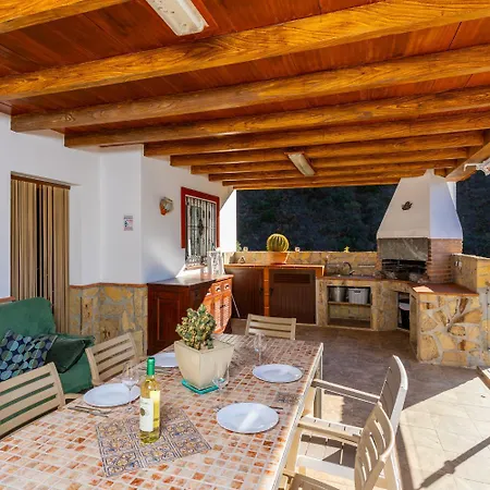 Cecilia Large Private Pool Ac Wifi فيلة مارو