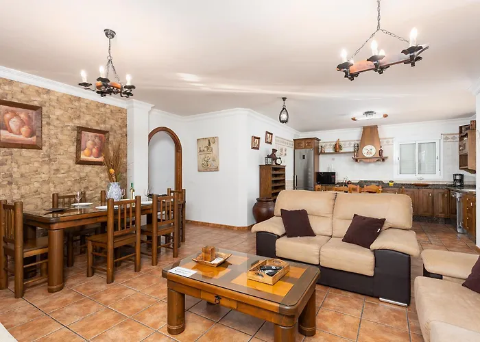 Cecilia Large Private Pool Ac Wifi فيلة مارو