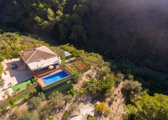 Cecilia Large Private Pool Ac Wifi