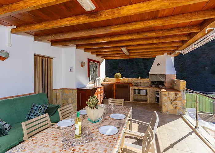 Cecilia Large Private Pool Ac Wifi فيلة مارو